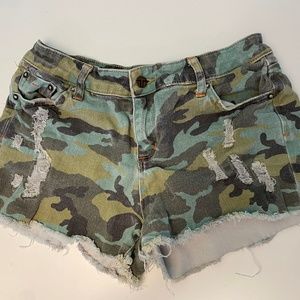 Tractr girls jean shorts - green camo size 14